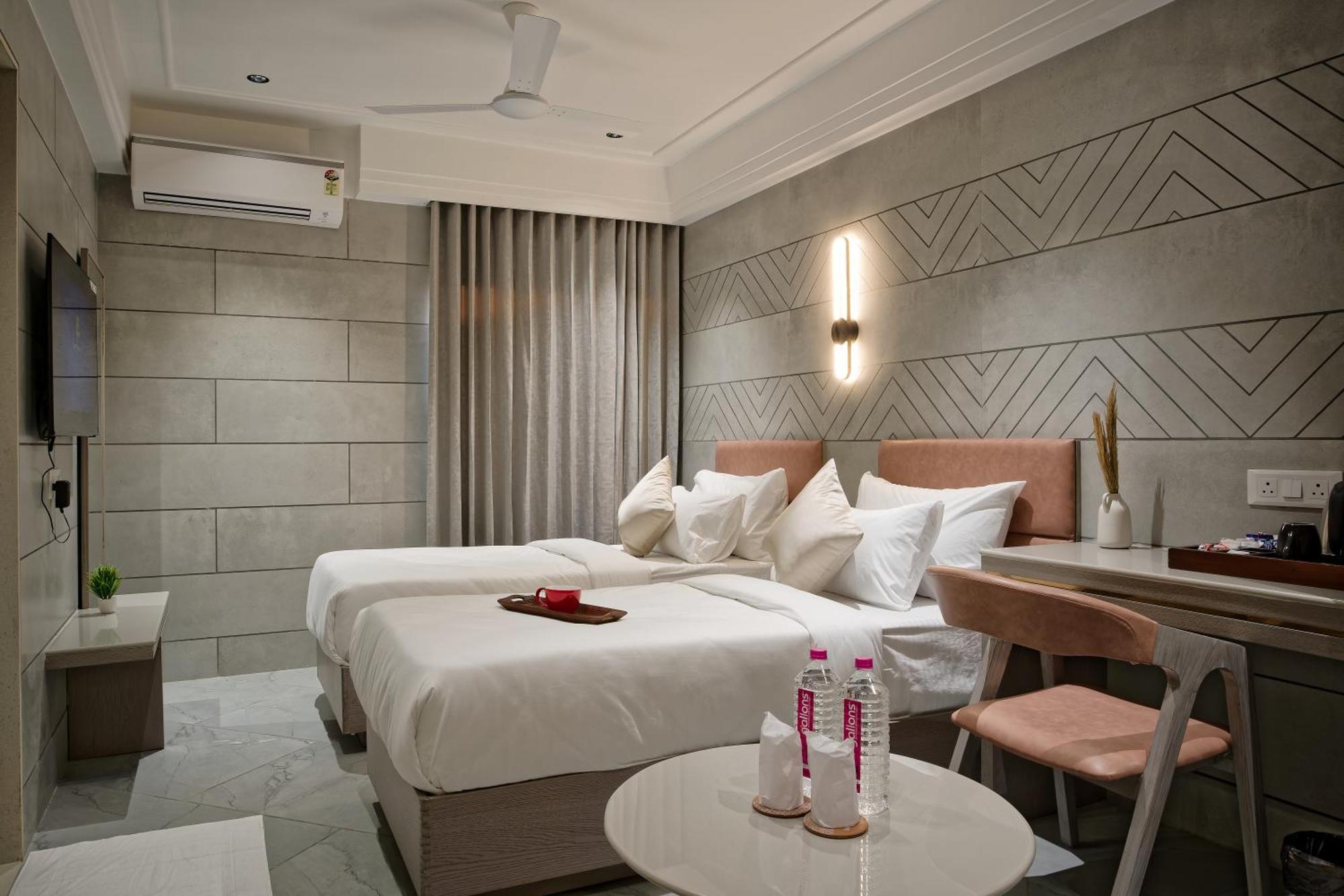 Hotel Golden Plaza Ahmedabad Exterior foto