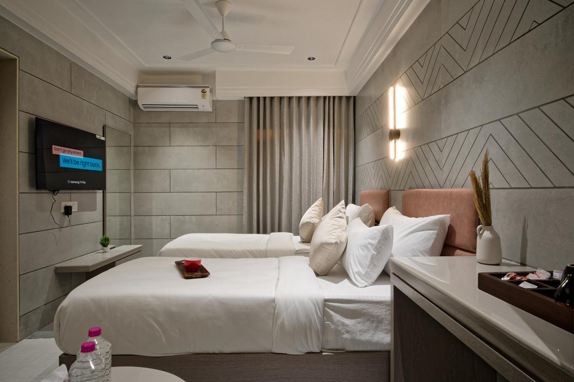 Hotel Golden Plaza Ahmedabad Exterior foto