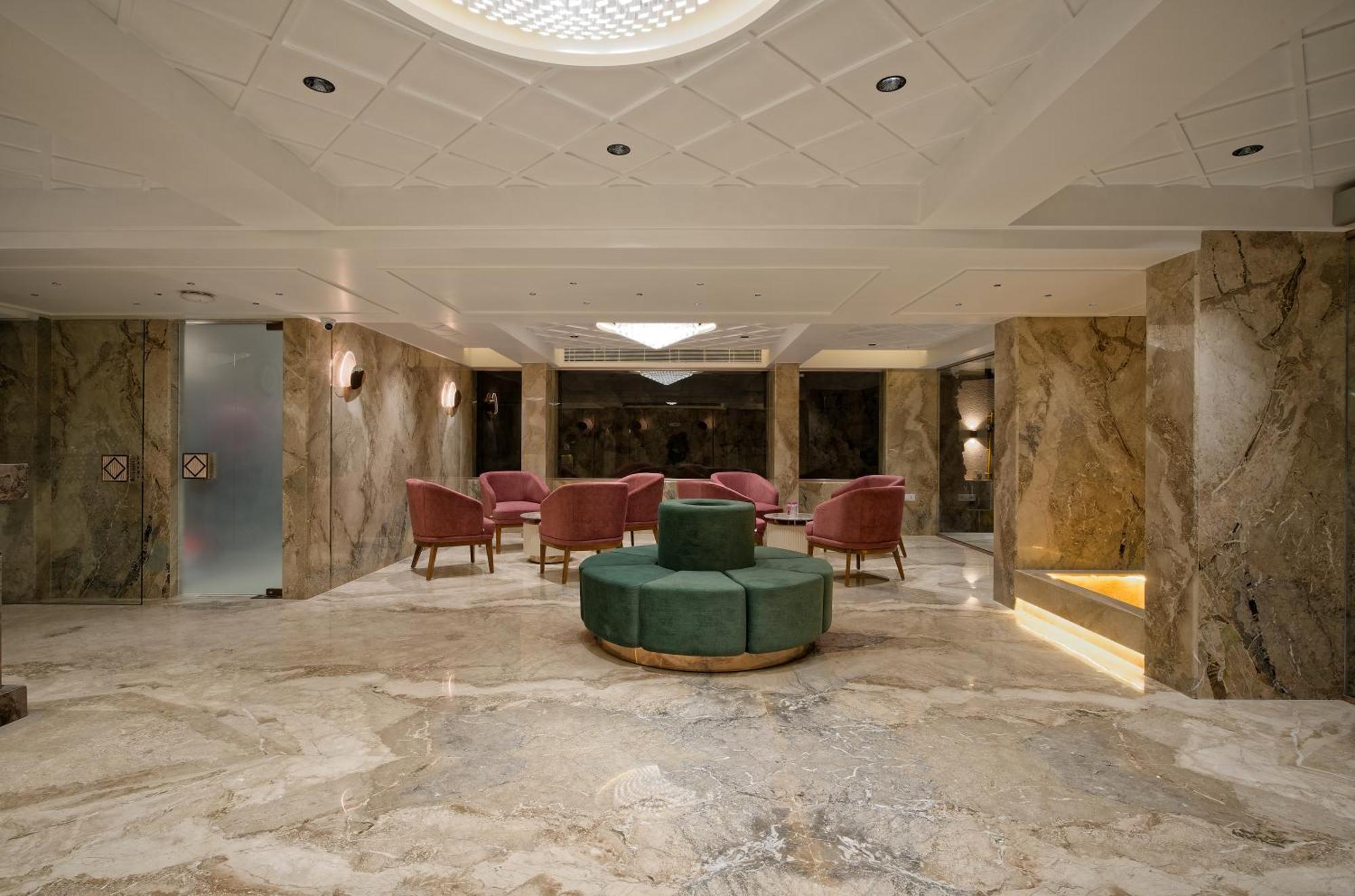 Hotel Golden Plaza Ahmedabad Exterior foto